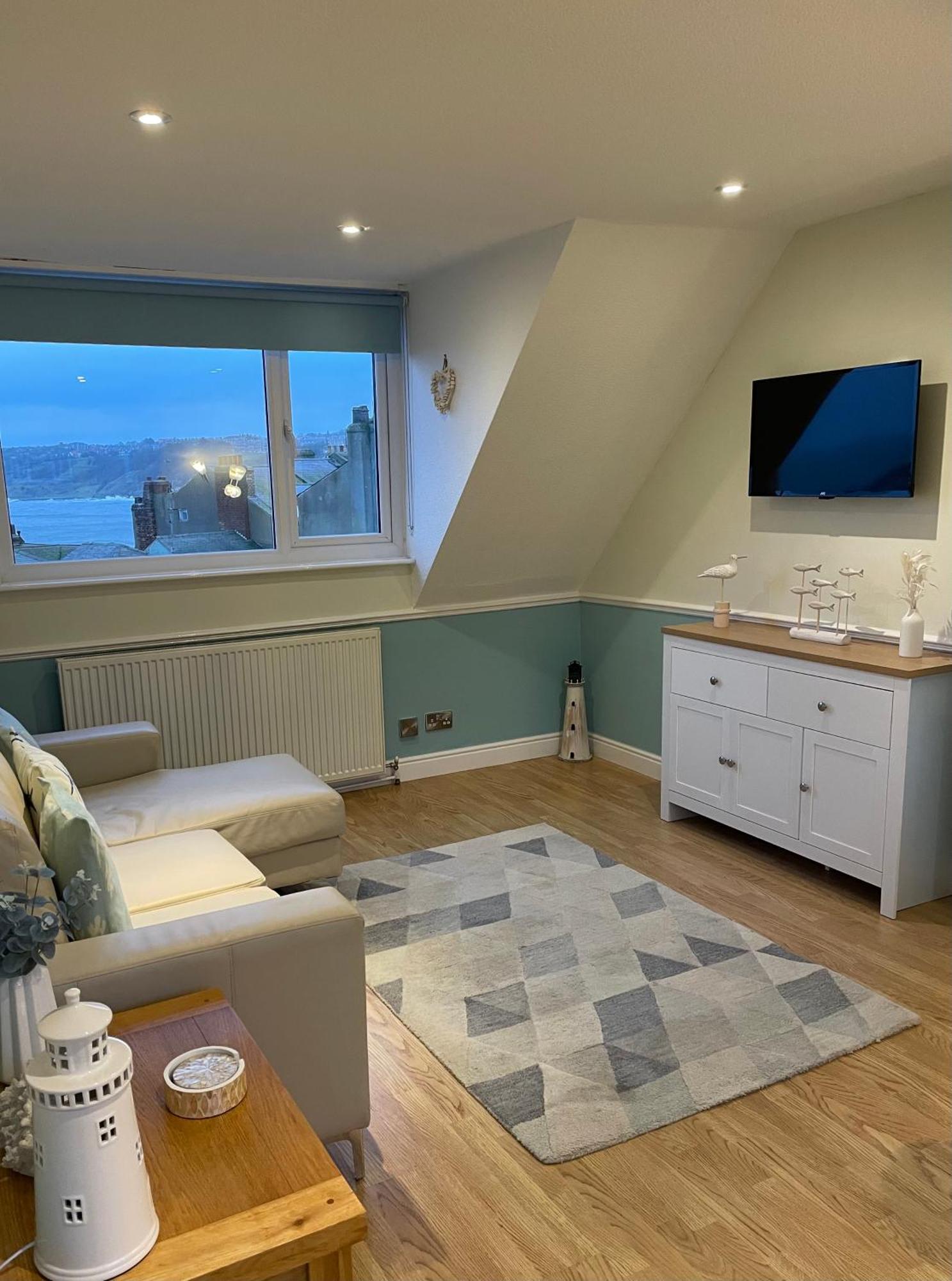 Lighthouse View, One Min From Harbour & Beach Apartment Scarborough Exterior photo